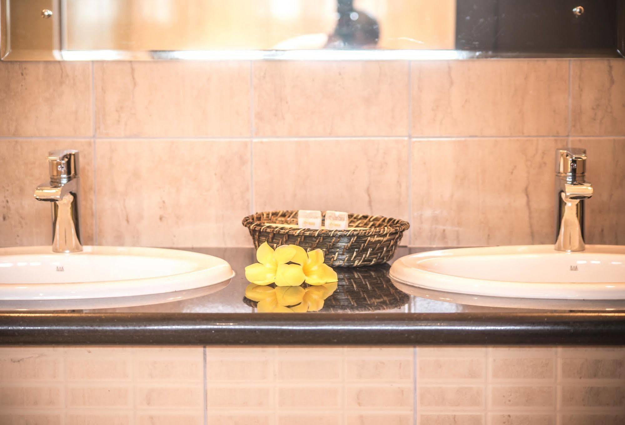 Oasis Hotel Restaurant & Spa Гранд-Анс Экстерьер фото