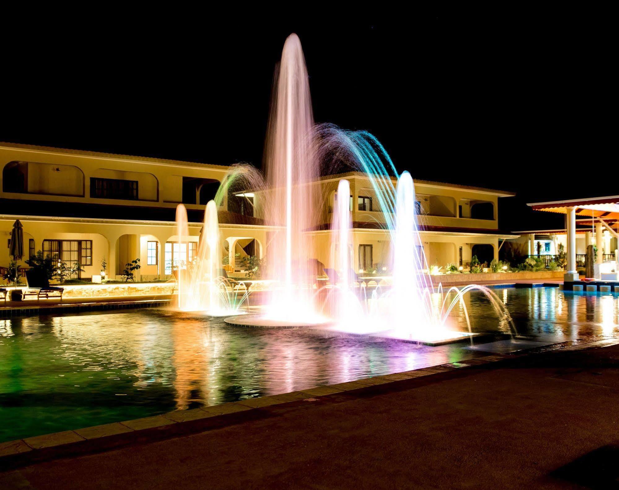 Oasis Hotel Restaurant & Spa Гранд-Анс Экстерьер фото